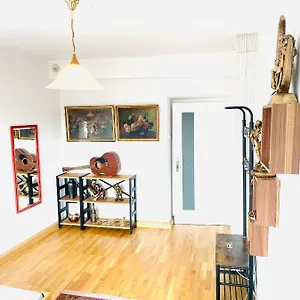 Habitación en casa particular In Center Near U6,u3 And Westbahnhof, Viena