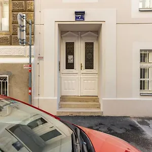  Apartment St. Elizabeth 1